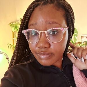 Meet your Posher, Alicia